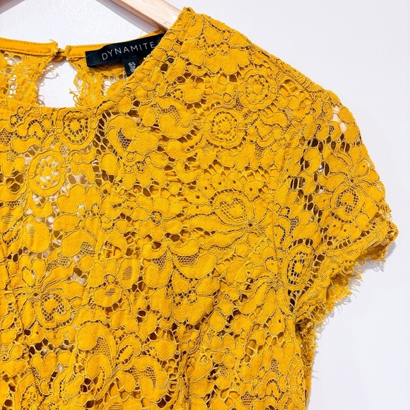 DYNAMITE Yellow romper with floral lace and open back - Picture 5 of 9